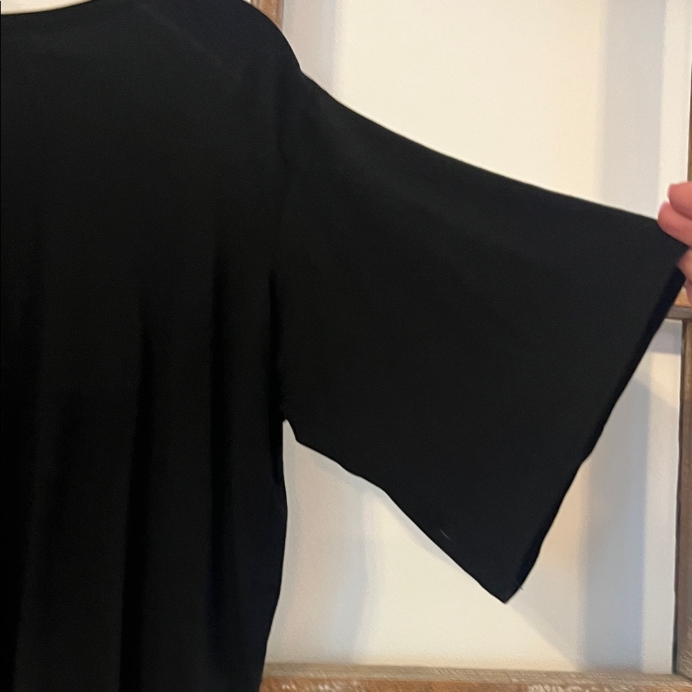 Elegant Black V-Neck Women's Top - Picture 4 of 5